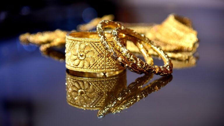 gold-pixabay-1747053180.jpg